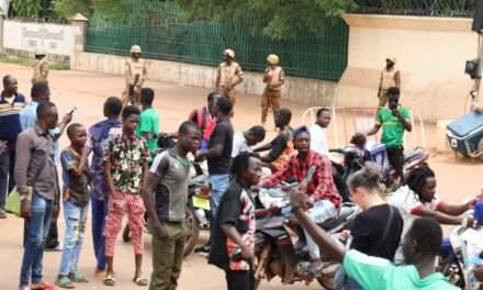 Mais tiros na capital de Burkina Faso após líder da junta pedir calma