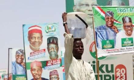 Nigéria aguarda resultados de eleições contestadas por acusações de fraude