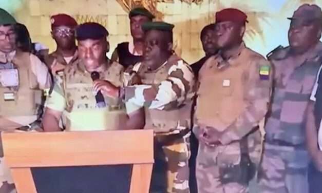 Gabão: Oficiais militares declaram golpe após Ali Bongo vencer eleição controversa.