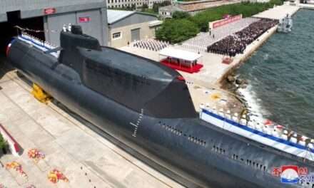 Coreia do Norte revela primeiro submarino tático com armas nucleares
