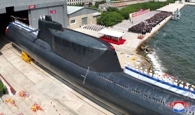 Coreia do Norte revela primeiro submarino tático com armas nucleares