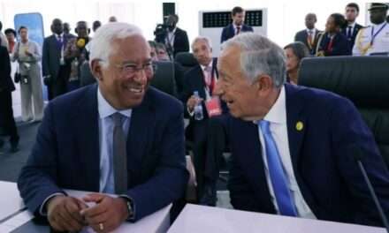 Marcelo Rebelo de Sousa e António Costa juntos em Bissau