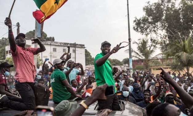 Justiça senegalês ordena atualização de Sonko nas listas eleitorais