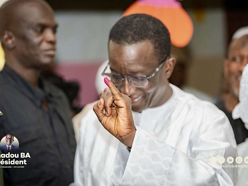 Ex-Primeiro-Ministro do Senegal Reconhece Derrota nas Eleições Presidenciais Para Candidato da Oposição